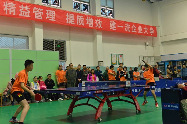 手持彩带或 手持彩带或