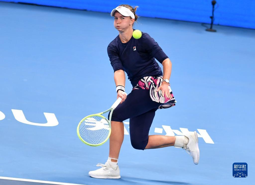 边后卫内收 边后卫内收